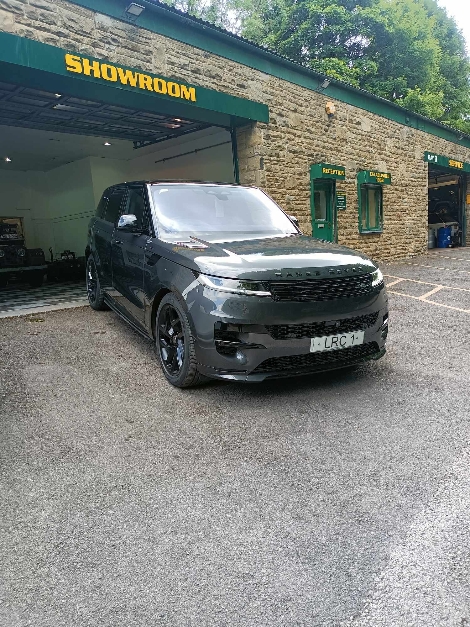 Land Rover Centre - Service Department - Land Rover Centre