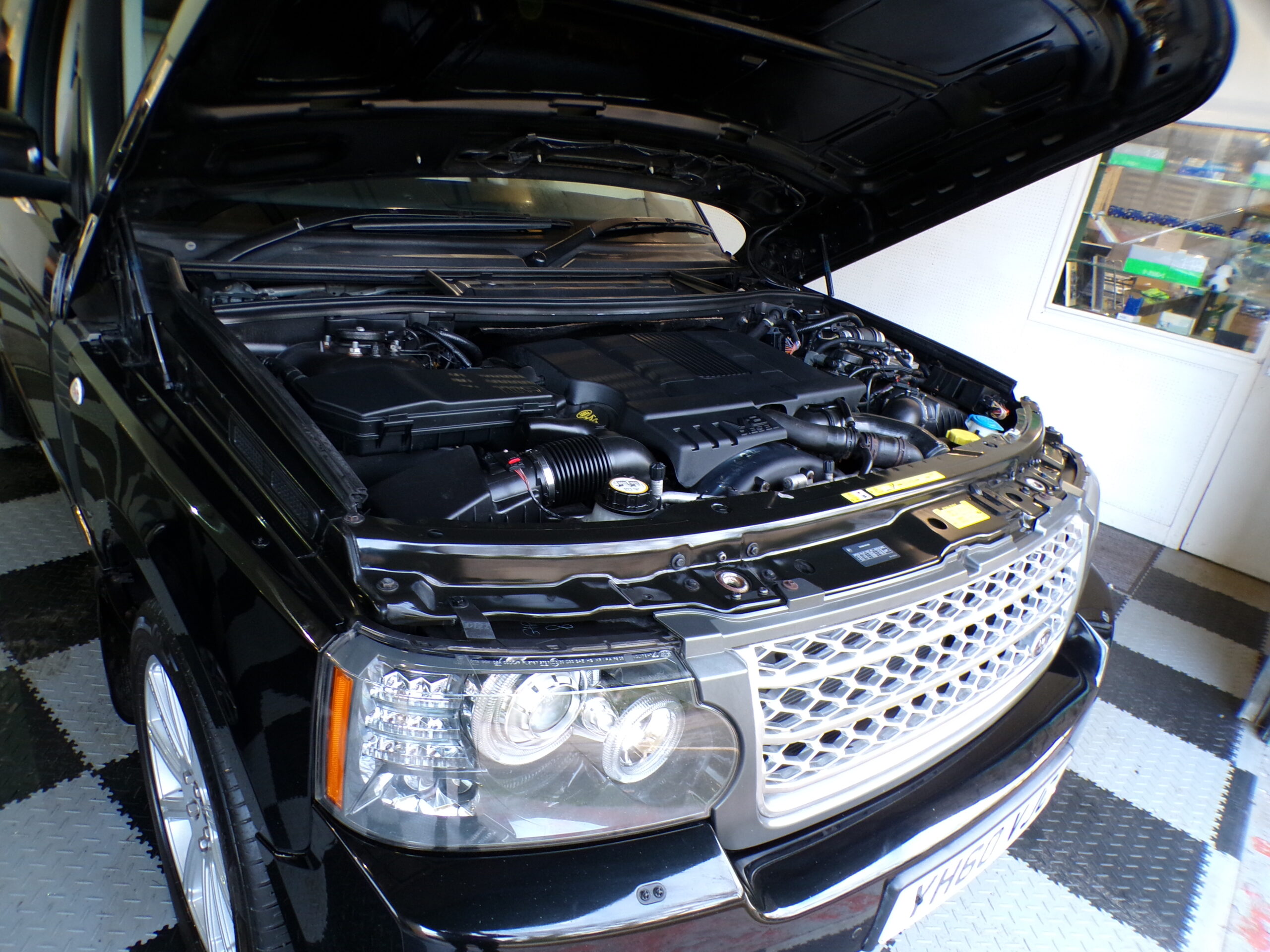 RANGE ROVER VOGUE 4.4 V8 - Image 13
