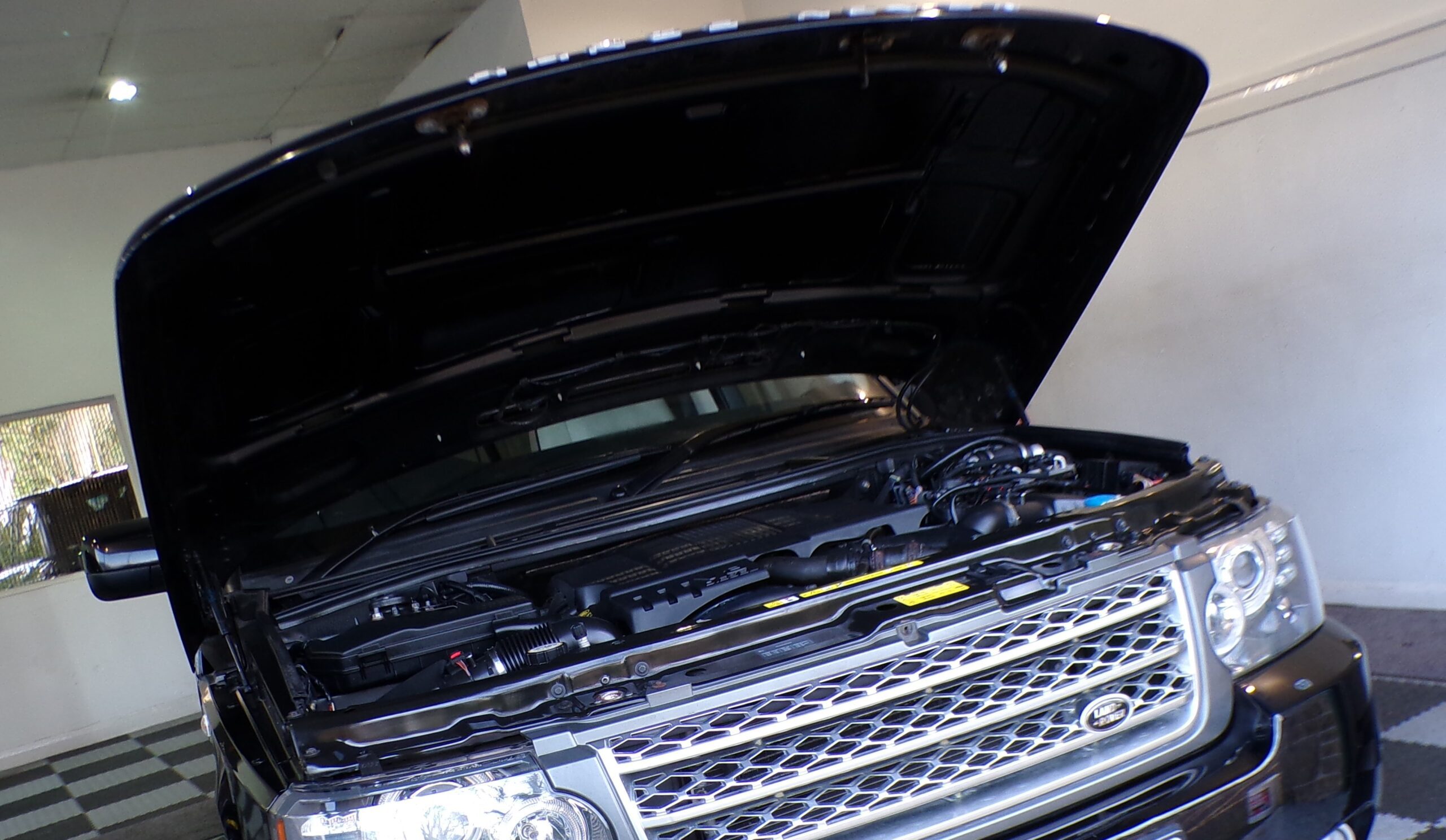 RANGE ROVER VOGUE 4.4 V8 - Image 17