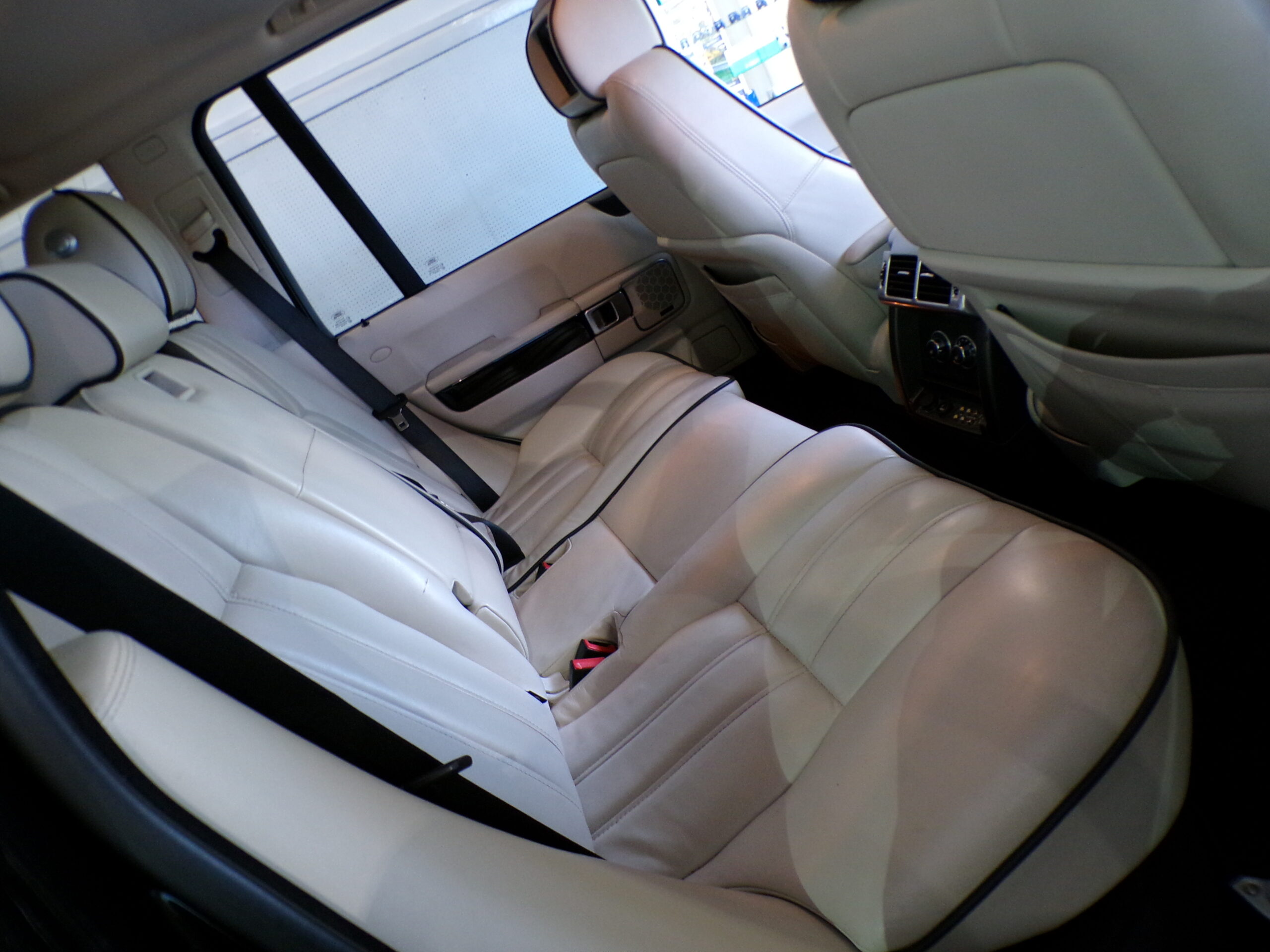 RANGE ROVER VOGUE 4.4 V8 - Image 14