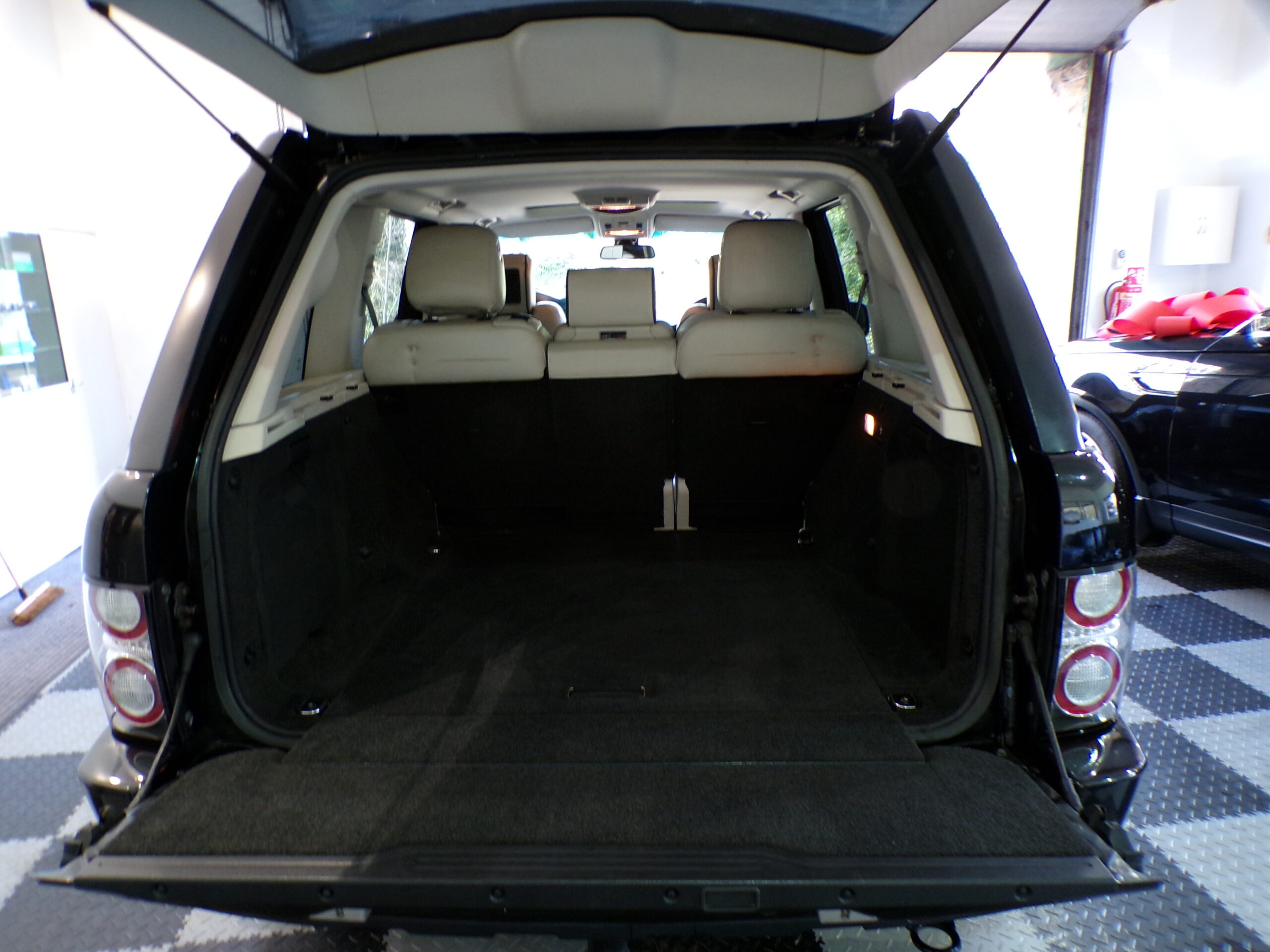 RANGE ROVER VOGUE 4.4 V8 - Image 10