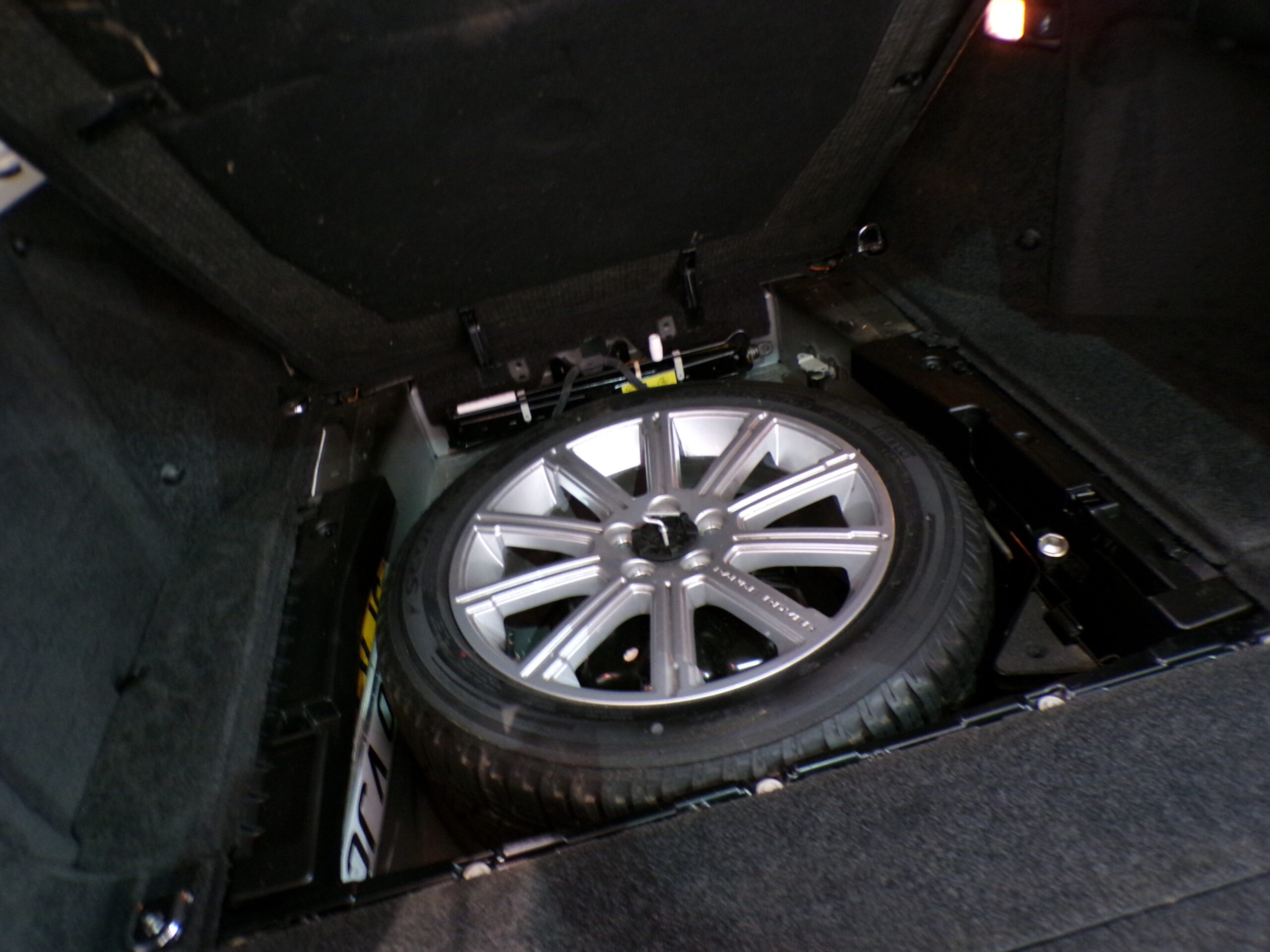 RANGE ROVER VOGUE 4.4 V8 - Image 11