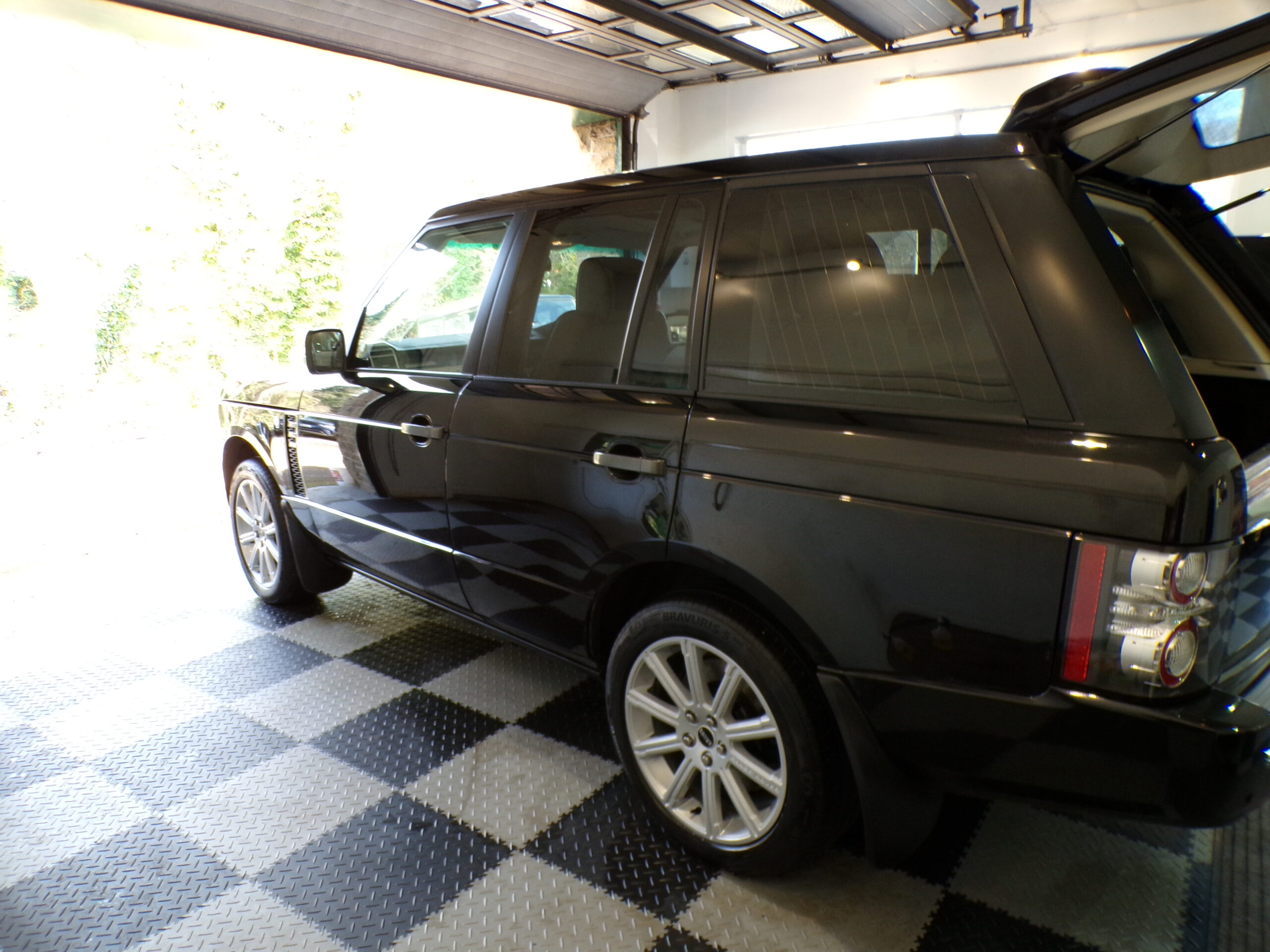 RANGE ROVER VOGUE 4.4 V8 - Image 12