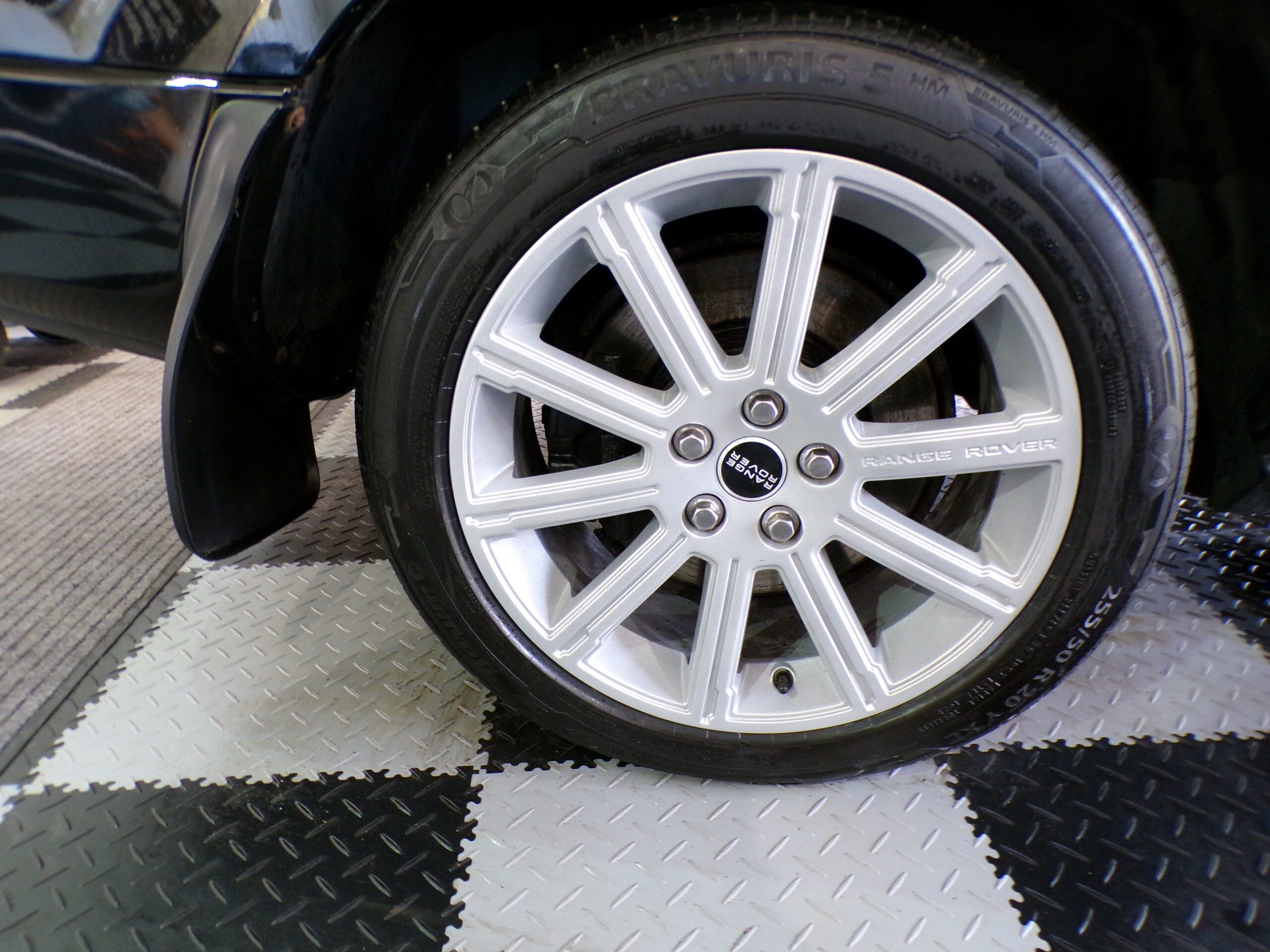 RANGE ROVER VOGUE 4.4 V8 - Image 9