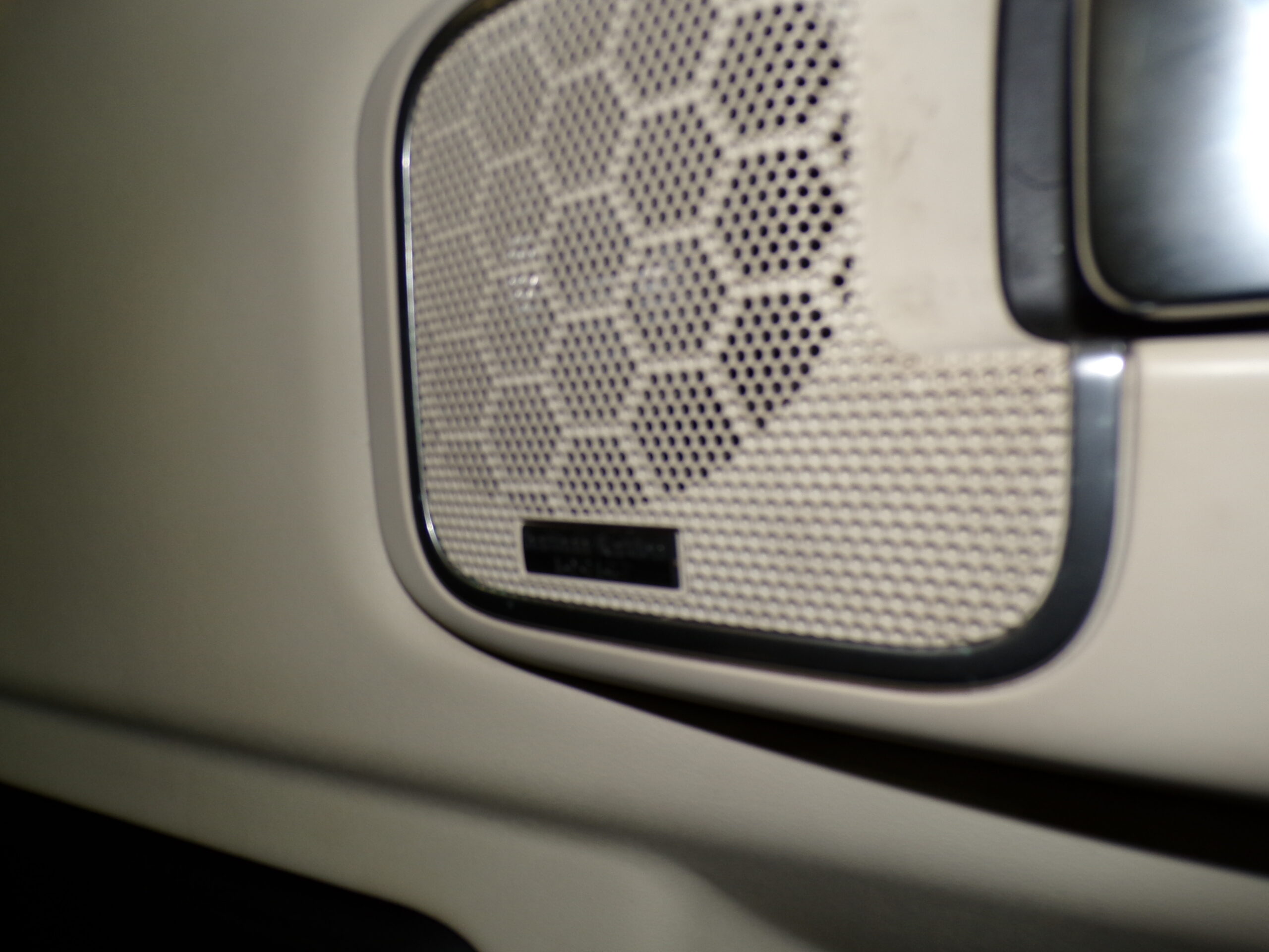 RANGE ROVER VOGUE 4.4 V8 - Image 18