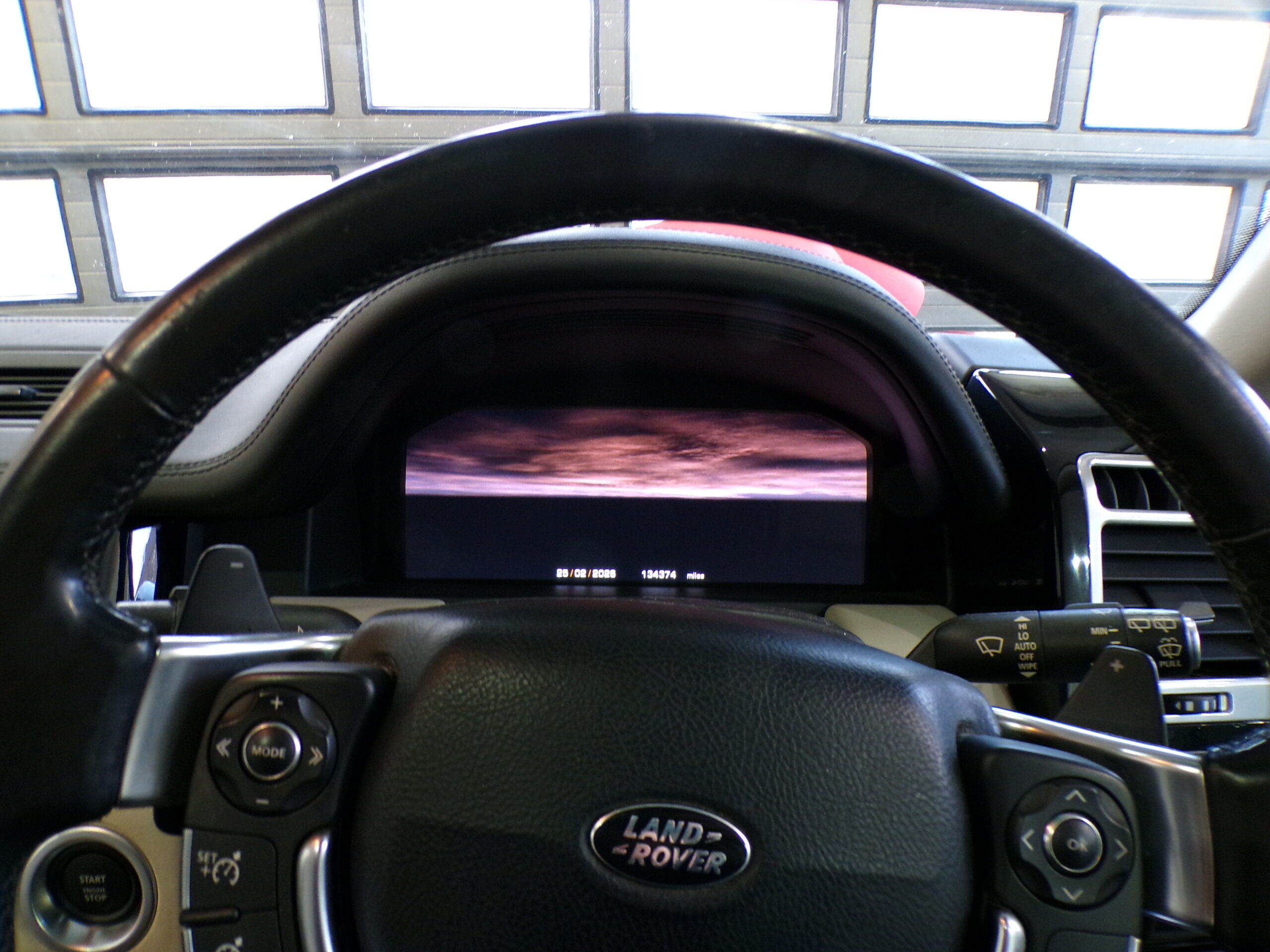 RANGE ROVER VOGUE 4.4 V8 - Image 21