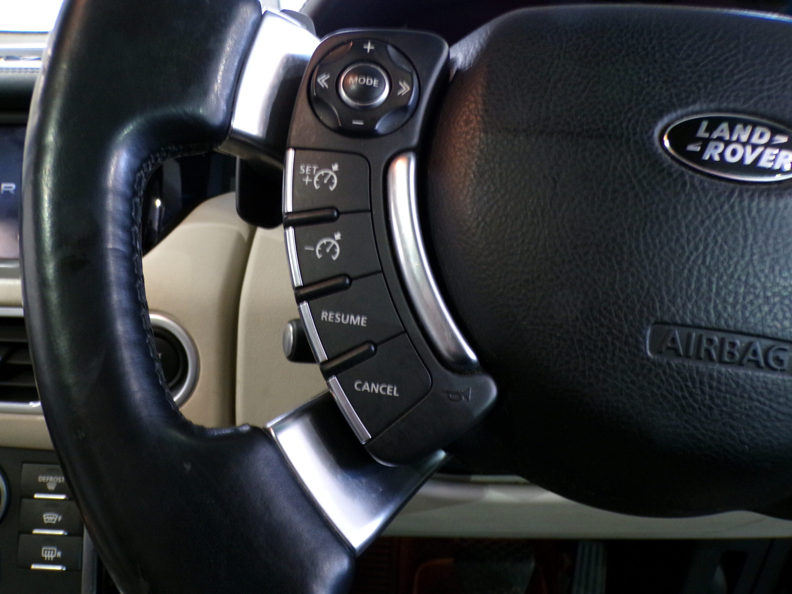 RANGE ROVER VOGUE 4.4 V8 - Image 22