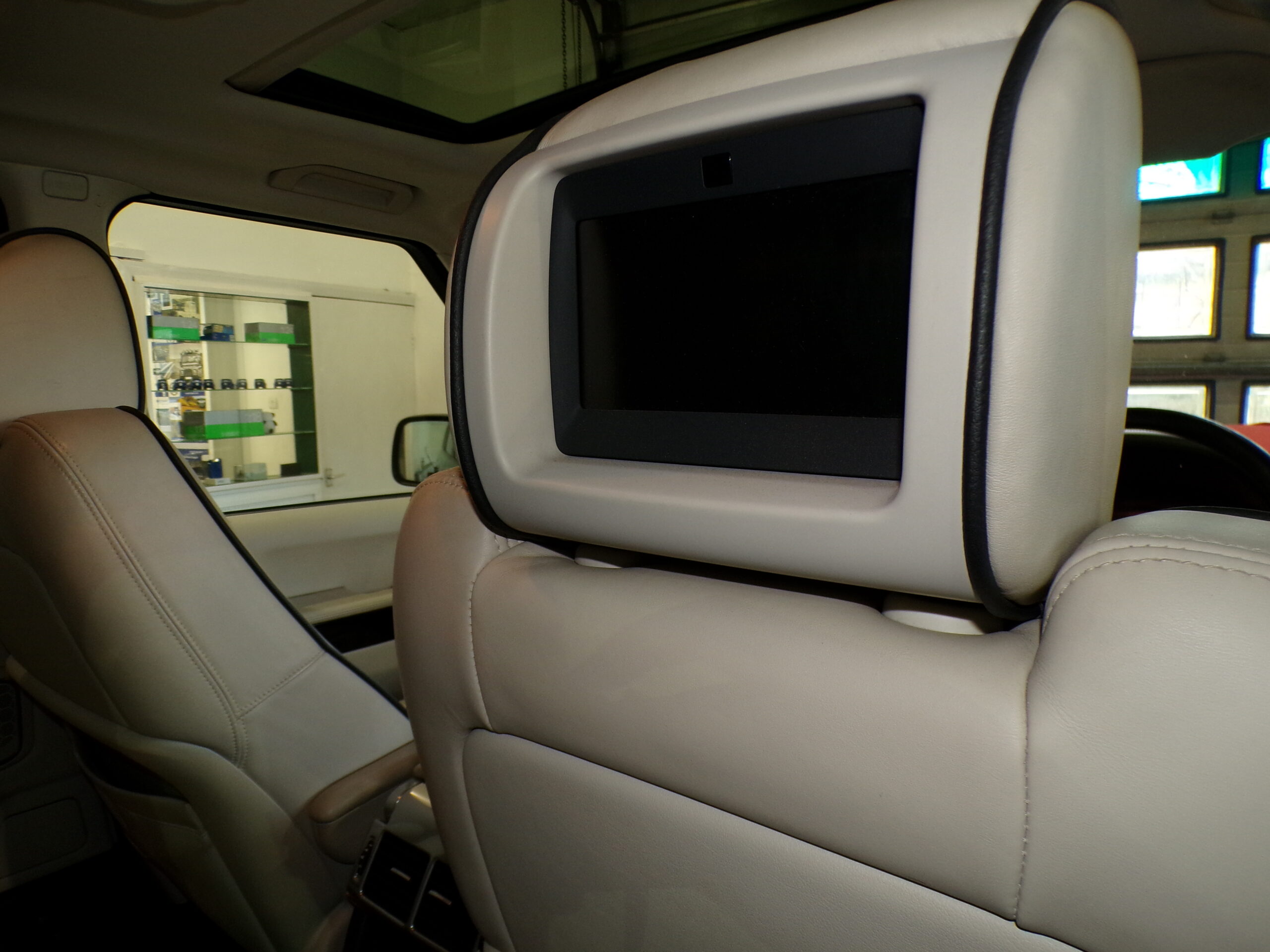 RANGE ROVER VOGUE 4.4 V8 - Image 28