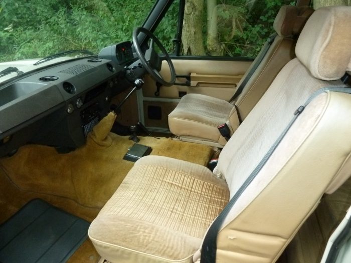 AHK 568X - 1981 Classic Range Rover 2 door - Shetland Beige