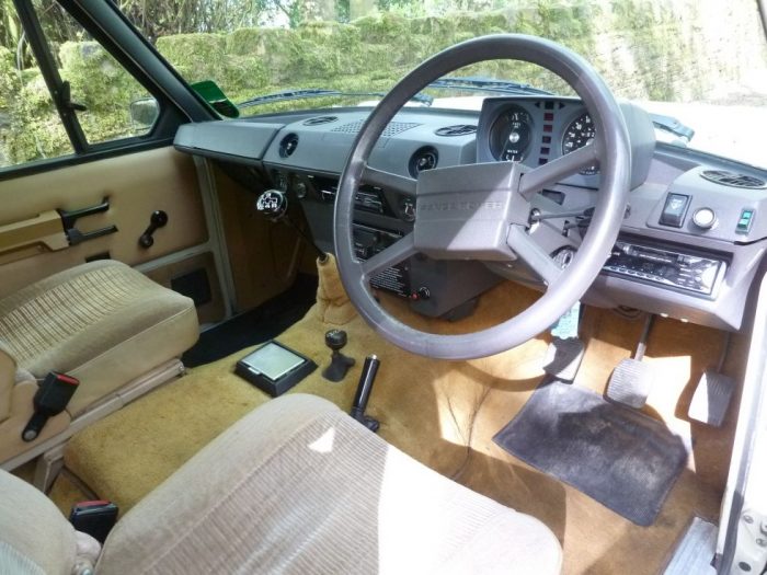 AHK 568X - 1981 Classic Range Rover 2 door - Shetland Beige