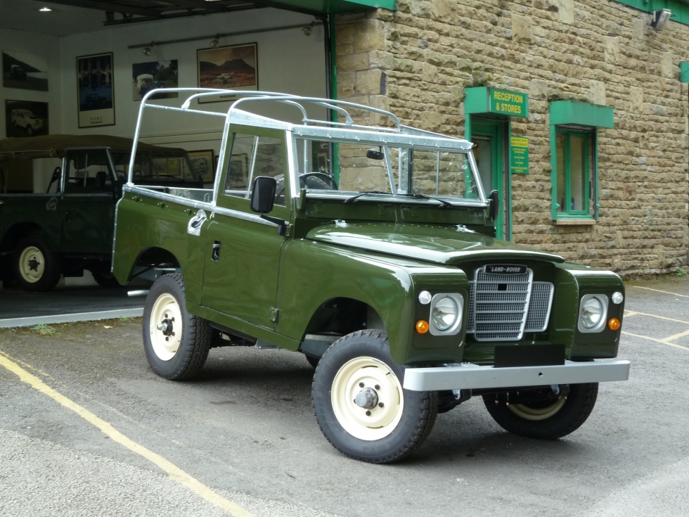 TAV 193X - 1982 Series 3 - Nut & Bolt restoration - Land Rover Centre