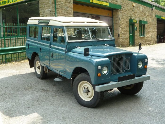 Land Rover Series IIA Station Wagon
