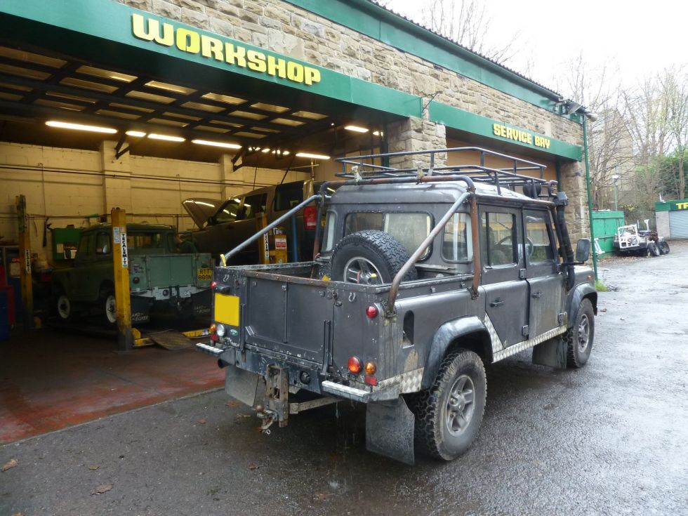 Land Rover 110 Double Cab Tomb Raider