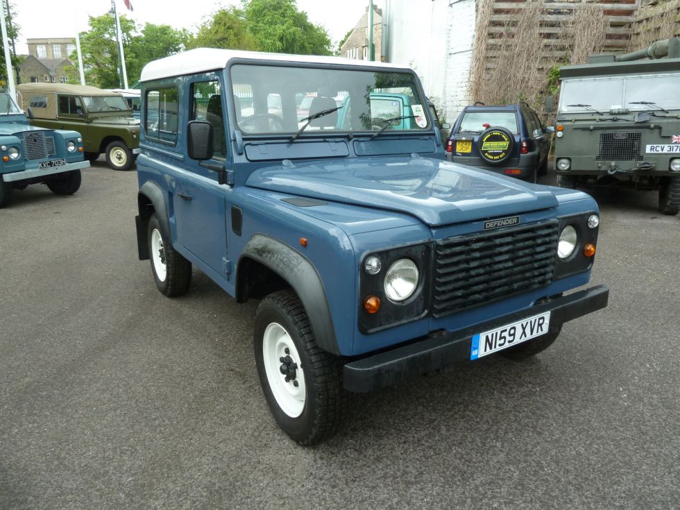 New Arrival – Exceptional Land Rover Defender 90 !
