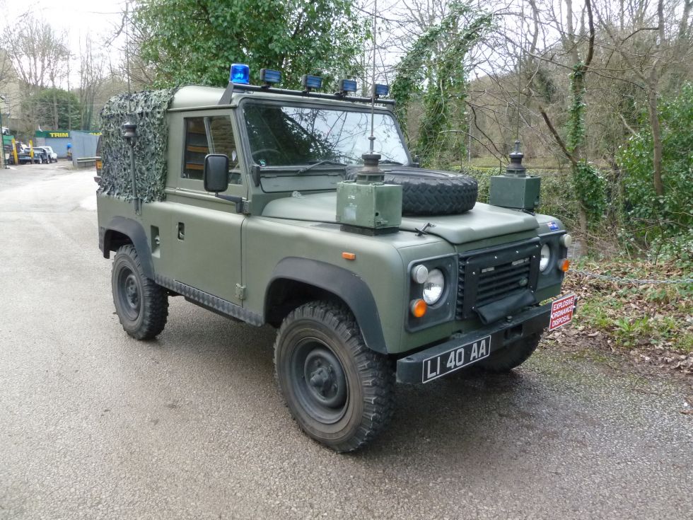 Bomb Disposal Land Rover Arrives