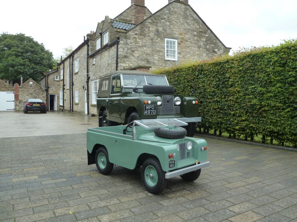 2 Land Rovers Delivered to Mike & Sarah in York