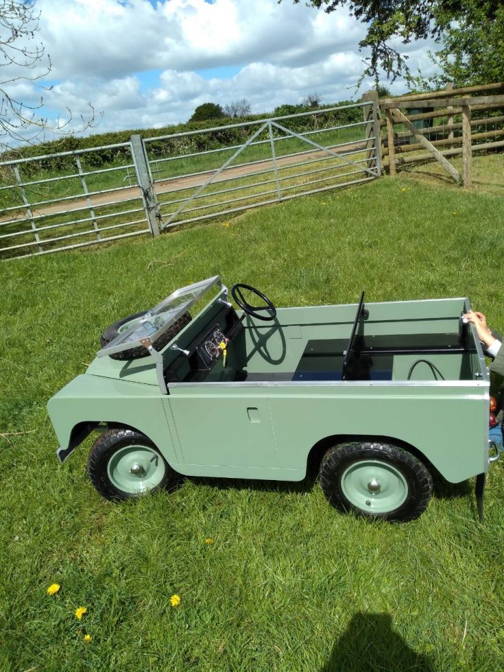 HUE 166 - Heritage Electric Land Rover