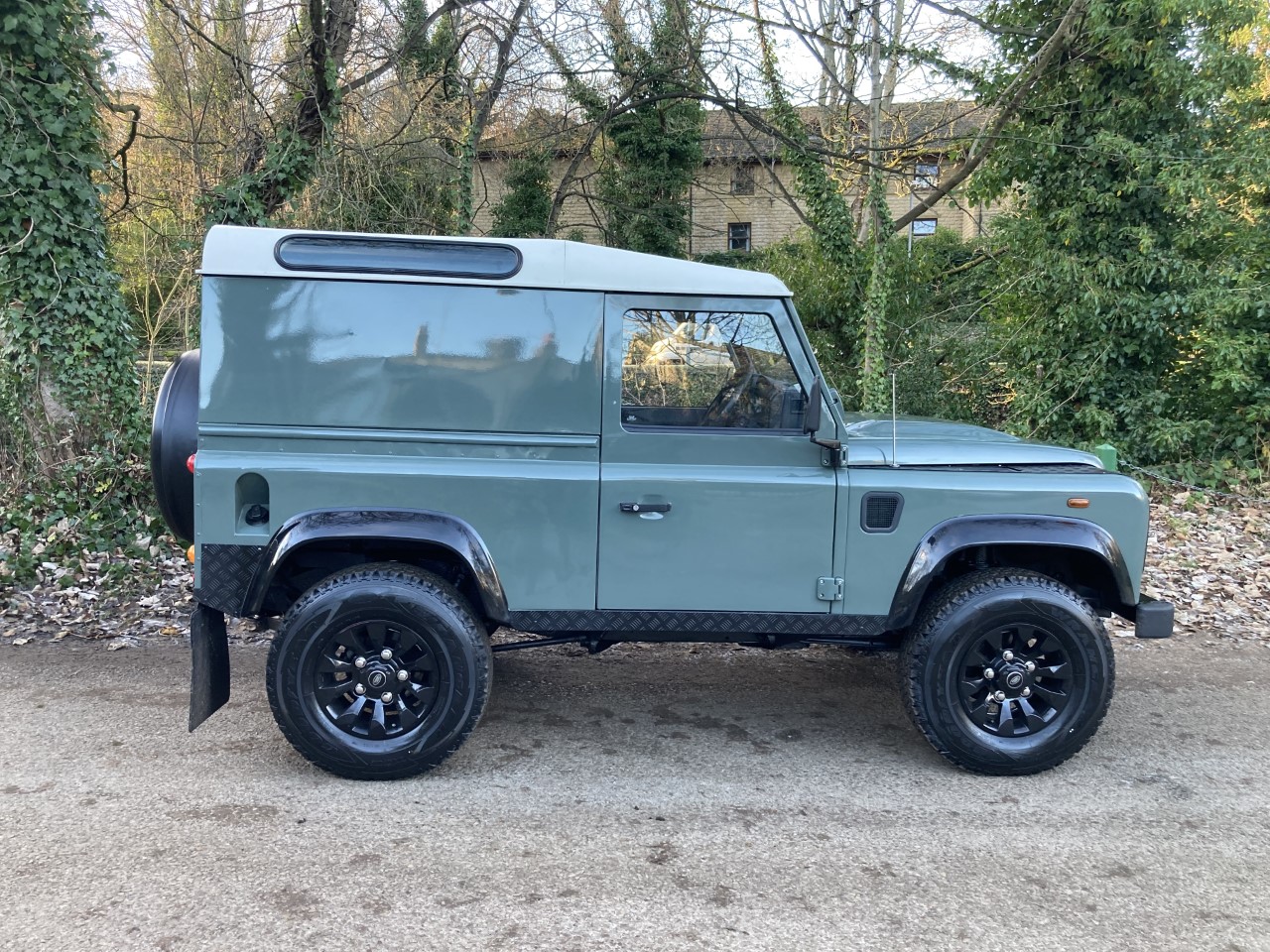SW07 FBE – 2007 Land Rover Defender 90 – 2.4 TDci Hard Top – Low